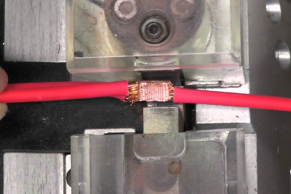 Ultrasonic metal wire splicer